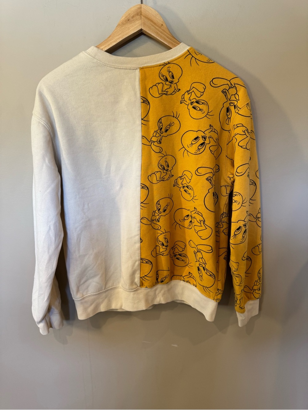 Looney Tunes Tweety Bird Colorblock Crewneck Sweatshirt Women’s Small - Picture 4 of 6